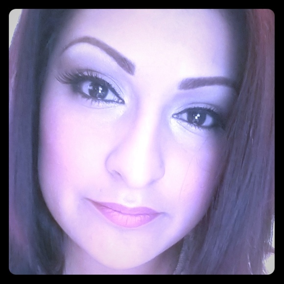 Meet your Posher, Danielle - Picture 1 of 1